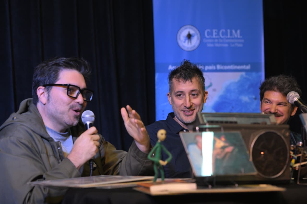 A sala llena, Matías Moscoso presentó Chanchos en la ruta en el Centro Cultural Islas Malvinas